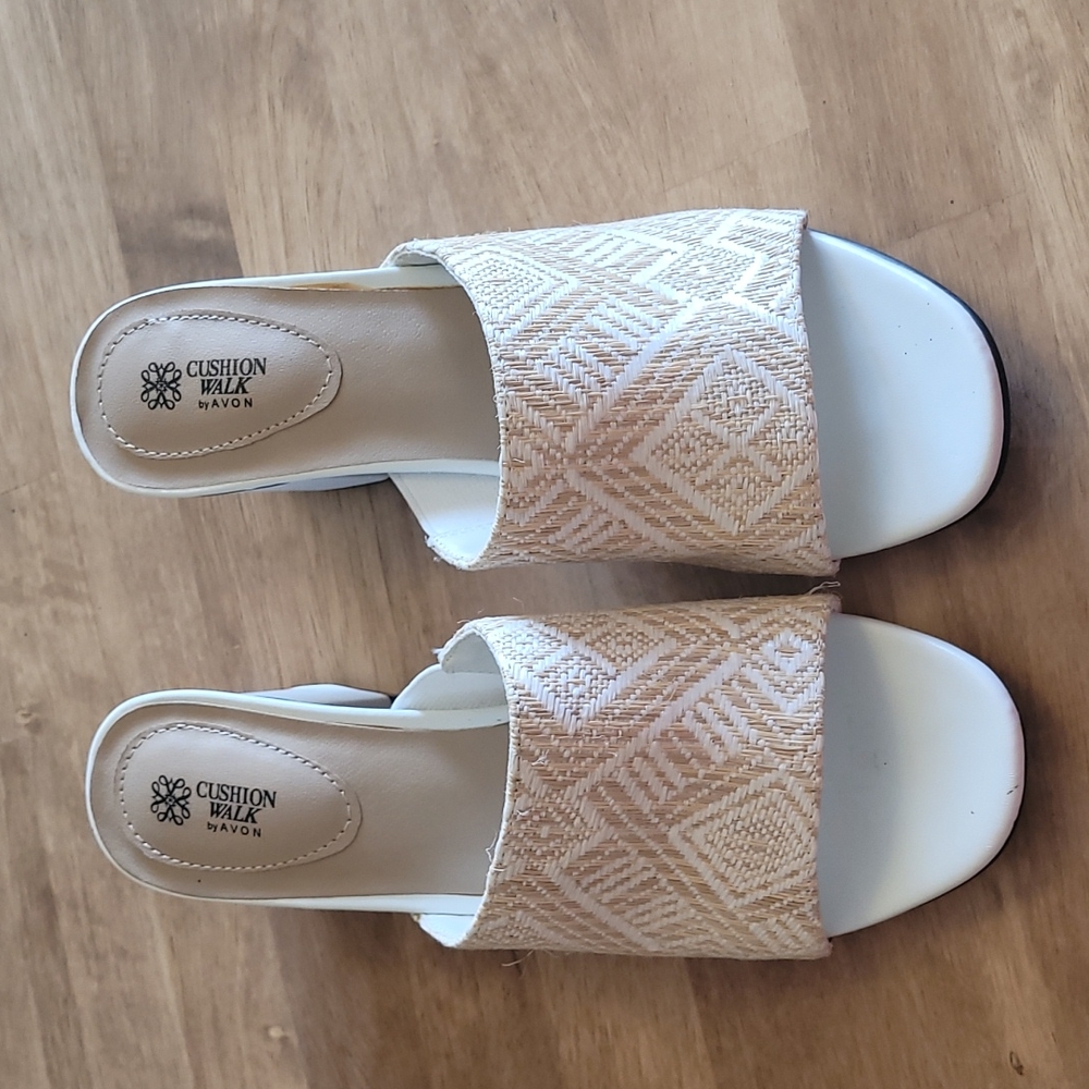 Size 8 Cushion walk by Avon